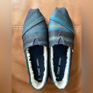 TOMS slippers